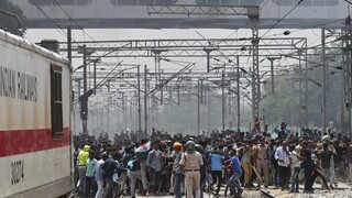 Πολύνεκρο σιδηροδρομικό δυστύχημα στην Ινδία