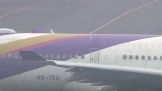 Τόκιο: Ακούμπησαν τα φτερά αεροπλάνων στο αεροδρόμιο