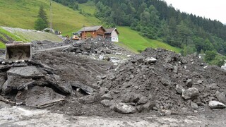 Κατολισθήσεις και λάσπη «κόντυναν» βουνό στην Αυστρία