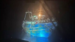Ναυάγιο στην Πύλο: Βίντεο-ντοκουμέντο από εμπορικό πλοίο που προμήθευε τρόφιμα και νερό το αλιευτικό