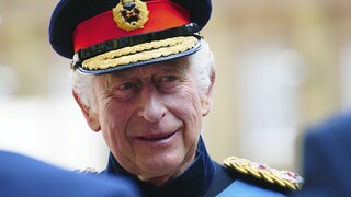Βασιλιάς Κάρολος: Έφιππος στην στρατιωτική παρέλαση για τα 75α γενέθλιά του