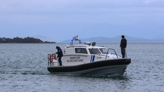 Εντοπίστηκαν 17 μετανάστες σε παραλία στη Χίο - Συνελήφθη ο χειριστής του σκάφους