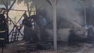Παρανάλωμα του πυρός έγινε αυτοκίνητο σε πάρκινγκ στη Λάρισα - Καπνοί σε όλη την περιοχή