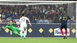 Γαλλία - Ελλάδα 1-0: Η Εθνική πάλεψε στο Παρίσι, αλλά «λύγισε» από το πέναλτι του Εμπαπέ