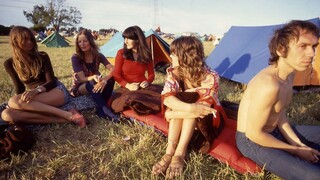 Σπάνιες φωτογραφίες από το πρώτο Γκλάστονμπερι του 1971 δείχνουν ένα εντελώς διαφορετικό φεστιβάλ
