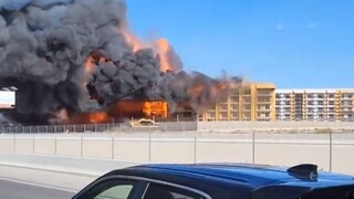 Καρέ - καρέ πυρκαγιά που καίει ολοσχερώς κτήριο στο Λας Βέγκας