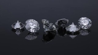 Τα διαμάντια χάνουν την αξία τους – Έρχεται νέα πτώση τιμών