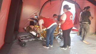 Βοήθεια του Ελληνικού Ερυθρού Σταυρού στους 64 μετανάστες που διασώθηκαν στην Καλαμάτα