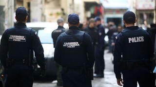 Θεσσαλονίκη: Σύλληψη τεσσάρων ατόμων με 2.500 ψηφοδέλτια του ΣΥΡΙΖΑ - Τα μοίραζαν σε εκλογικό κέντρο