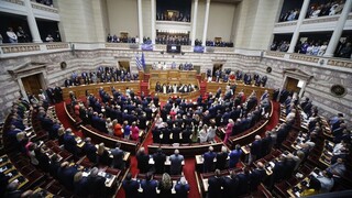 Ποιοι χάνουν τις έδρες σε ΠΑΣΟΚ, ΚΚΕ και Ελληνική Λύση