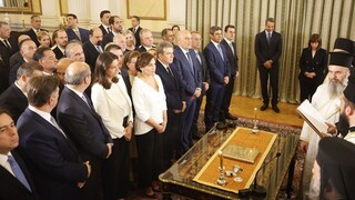 Ορκίστηκε η νέα κυβέρνηση: Ακολουθούν οι τελετές παράδοσης - παραλαβής στα υπουργεία