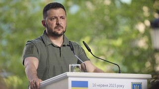 Ζελένσκι: Να απευθυνθεί πολιτική πρόσκληση στην Ουκρανία για ένταξη στο ΝΑΤΟ