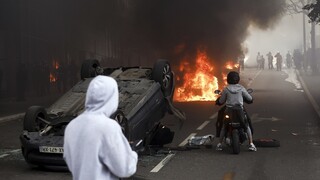 Γαλλία: Συγκρούσεις μεταξύ διαδηλωτών και αστυνομίας στην πορεία για τον Ναέλ