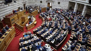 «Ντόμινο» με τις έδρες: Έχασε μία ο ΣΥΡΙΖΑ, την κέρδισε το ΚΚΕ - Η «καραμπόλα» με ΝΔ και Πλεύση
