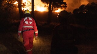Ερυθρός Σταυρός: Οδηγίες για την πρόληψη και αντιμετώπιση των πυρκαγιών