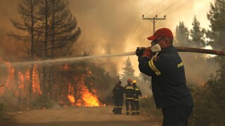Βελτιωμένη εικόνα από την πυρκαγιά στο Μαρκόπουλο Ωρωπού