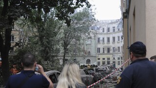 Πόλεμος Ουκρανία: Δέκα οι νεκροί από το πλήγμα σε πολυκατοικία στο Λβιβ