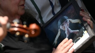 Γιώτα Γιάννα: Θρήνος στην κηδεία της τραγουδίστριας με τη φυσαρμόνικα
