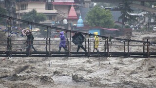 Ινδία: Εφτασαν τους 30 οι νεκροί από πλημμύρες και κατολισθήσεις λόγω του μουσώνα