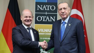 «Μπαράζ» επαφών Ερντογάν με ηγέτες των χωρών του ΝΑΤΟ