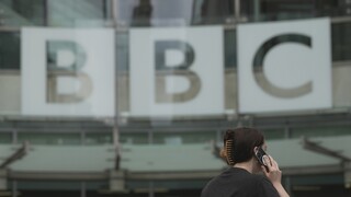 Ποιος είναι ο παρουσιαστής του BBC που εμπλέκεται σε σεξουαλικό σκάνδαλο