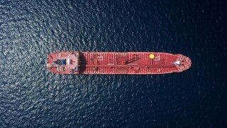 IEA: Υποβαθμίζει την εκτίμηση για αύξηση της παγκόσμιας ζήτησης πετρελαίου