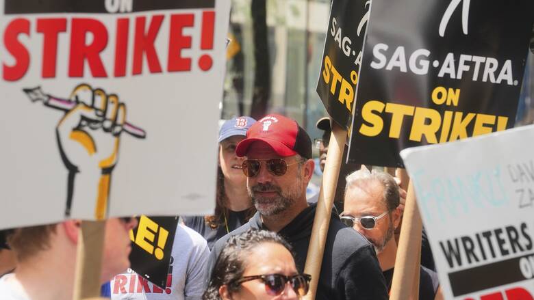 Απεργία στο Χόλιγουντ: Συγκεντρώσεις ηθοποιών έξω από τα μεγάλα στούνιο