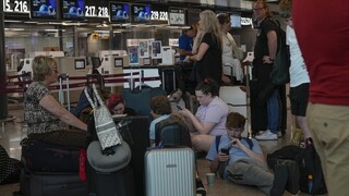 Μεγάλη ταλαιπωρία για χιλιάδες ταξιδιώτες από την ακύρωση χιλιάδων πτήσεων σε Ιταλία και Βέλγιο