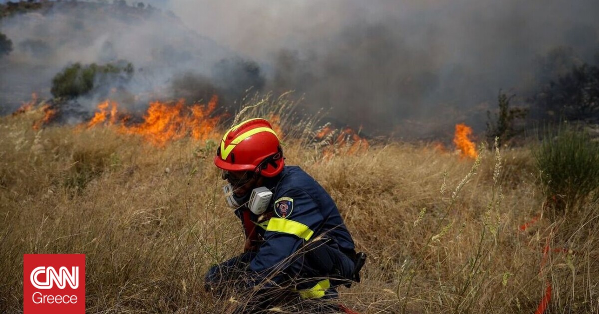 Φωτιά στο Καστρί Ηρακλείου Κρήτης: Σε εξέλιξη η κατάσβεσή της