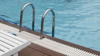 Νέα Μάκρη: Τουλάχιστον 3 λεπτά έμεινε στον πάτο της πισίνας η 10χρονη
