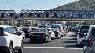 Έκλεισε η Εθνική οδός Αθηνών - Κορίνθου λόγω της φωτιάς στο Λουτράκι - Νέο 112 στην περιοχή