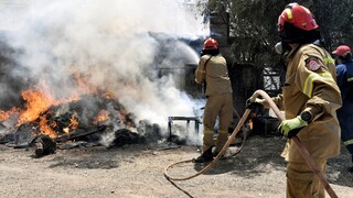 Φωτιά στο Λουτράκι: Προληπτική εκκένωση των οικισμών Άγιος Χαράλαμπος και Πανόραμα
