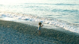 Καύσωνας: Μέσα στο σπίτι και όχι στις παραλίες τα μικρά παιδιά 12:00 - 17:00
