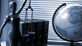 Έμμισθοι δικηγόροι: Παραμένουν η μόνη κατηγορία λειτουργών χωρίς καμία μισθολογική προαγωγή