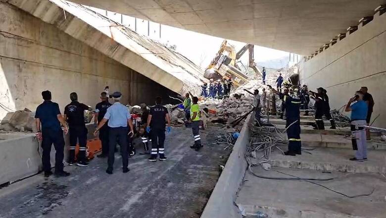 Πάτρα: Κατέρρευσε τμήμα γέφυρας - Τουλάχιστον δύο νεκροί και αρκετοί εγκλωβισμένοι