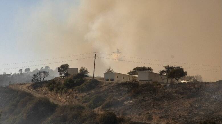 Ο Διεθνής Τύπος καλύπτει εκτενώς τις καταστροφικές πυρκαγιές στη Ρόδο