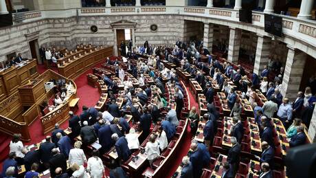 Βουλή: Κόντρες στην ψήφο των αποδήμων