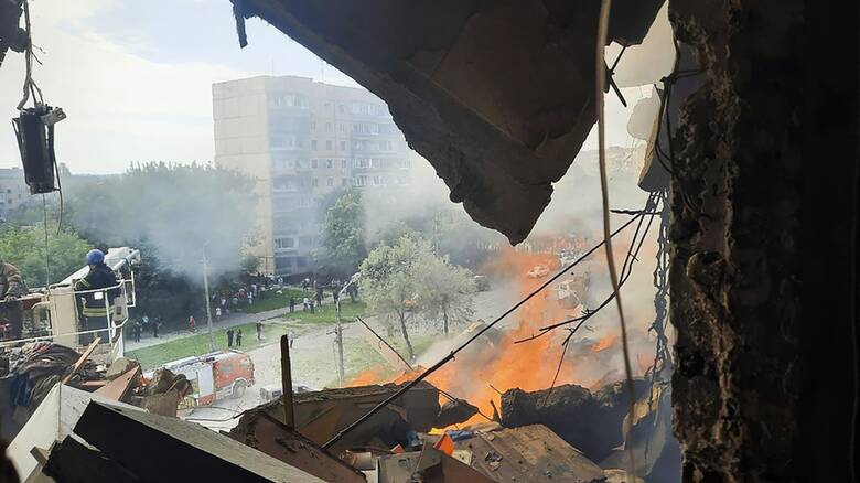 Πόλεμος Ουκρανία: Τέσσερις νεκροί και 43 τραυματίες από πυραυλική επίθεση  στην πόλη Κριβί Ριχ - CNN.gr