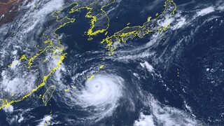 Ιαπωνία: Πλησιάζει ο τυφώνας Κάνουν - Εκατοντάδες χιλιάδες εγκαταλείπουν το νησί Οκινάουα