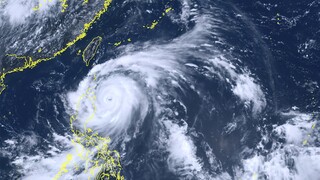 Ιαπωνία - Τυφώνας Χανούν: Ένας νεκρός, 213.000 νοικοκυριά έμειναν χωρίς ρεύμα