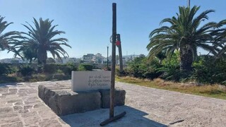 Ηράκλειο: Άγνωστοι έσπασαν τον σταυρό στον τάφο του Νίκου Καζαντζάκη