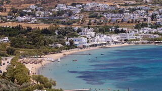 Το κίνημα της πετσέτας: Οι δήμαρχοι Πάρου και Σερίφου στο CNN Greece για την κατάληψη του αιγιαλού
