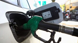 Θερινό «ράλι» στην τιμή της βενζίνης – «Σκαρφαλώνει» πάνω από τα 2 ευρώ στα νησιά