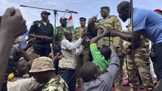 Νίγηρας: «Επίδειξη δύναμης» των πραξικοπηματιών, λίγες ώρες προτού λήξει το τελεσίγραφο
