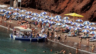 Vogue: «Οι πιο όμορφες παραλίες της Ελλάδας - Πού να κολυμπήσετε αυτό το καλοκαίρι»