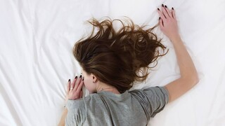 Με πόσα μαξιλάρια πρέπει να κοιμάστε; Τρεις ειδικοί δίνουν την ίδια απάντηση