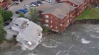 Απίστευτα πλάνα από την Αλάσκα: Σπίτι κατέρρευσε σαν «χάρτινος πύργος» μέσα σε ποταμό