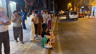 Σεισμός στην Τουρκία: Πηδούσαν από τα μπαλκόνια για να σωθούν - Δεκάδες οι τραυματίες