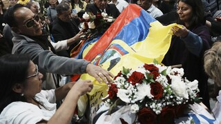 Ισημερινός: Κοσμοσυρροή στην κηδεία του Βιγιαβισένσιο - Ανάμεσά τους ένας υποψήφιος πρόεδρος