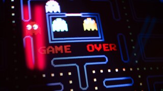 Επιστροφή στη δεκαετία του 1980 - Η κονσόλα Pac - Man φτιαγμένη από 2.651 κυβάκια